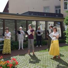 18 Chormitglieder der Kantorei St. Lamberti sangen gemeinsam mit unseren Bewohnerinnen und Bewohnern beliebte Choräle.