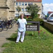 Katharina Steinfels beginnt als Pflegefachkraft auf dem Wohnbereich Heilige Luise v. Marillac.