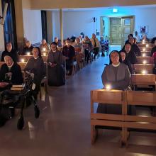 Lichtfeier in der Kapelle des Altenpflegeheims St. Paulus. Foto: Monika Schinke / Vinzentinerinnen Hildesheim