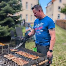 Sascha Zöllner und seine Kollegen der Haustechnik standen nicht nur am Grill ...