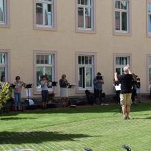 Konzert des Posaunenchors St. Michaelis unter der Leitung von Ronald Schrötke im Innenhof unseres Altenpflegeheims.
